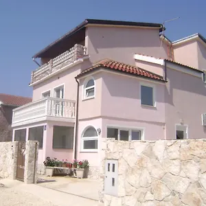 Nada Banjole